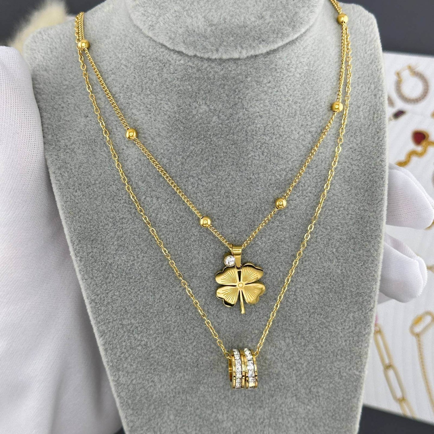 Elegant 18 K gullbelagt halskjede med dobbel ring – moderne og luksuriøst