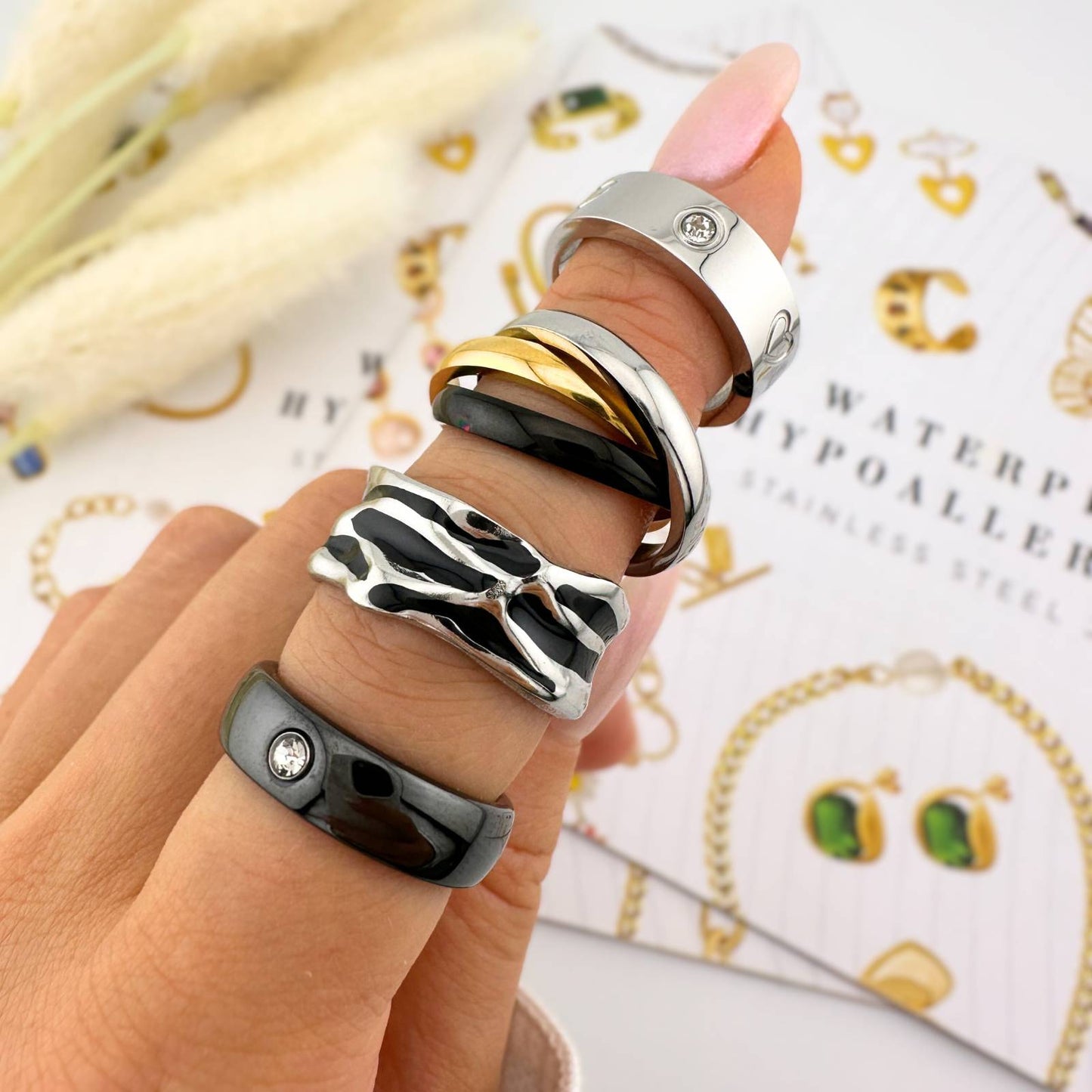 Keramikkring med diskré glans