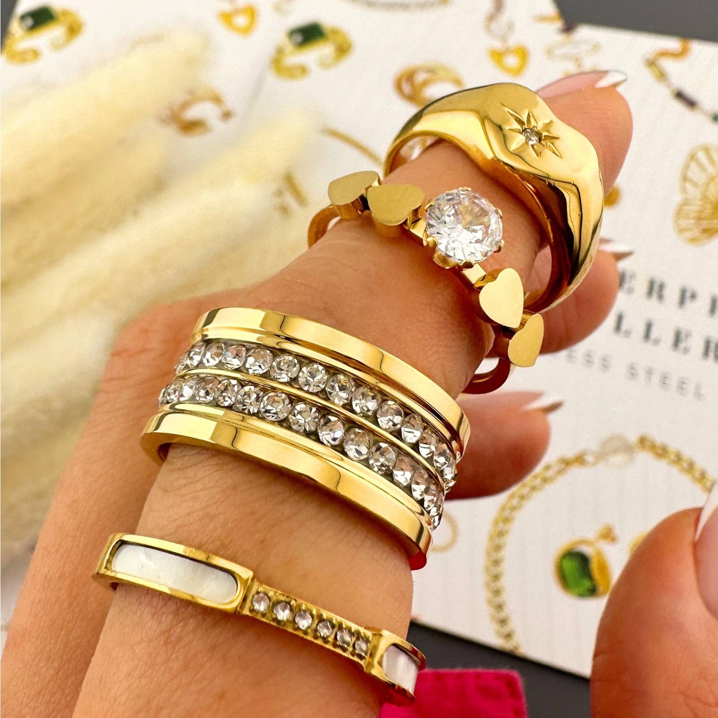 Hearts Ring i 18K gullbelagt stål