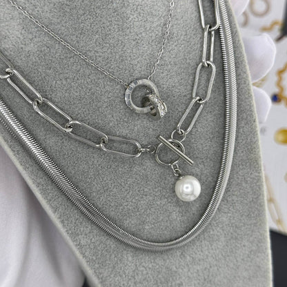 Halskjede med doble ringer – Elegant symbolikk og tidløs glans