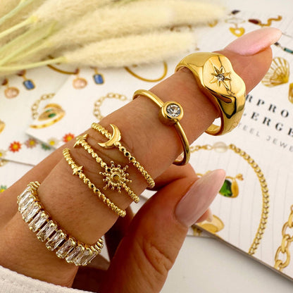 Moderne Gullring med Zirkonia – 18K Gullbelagt Stål