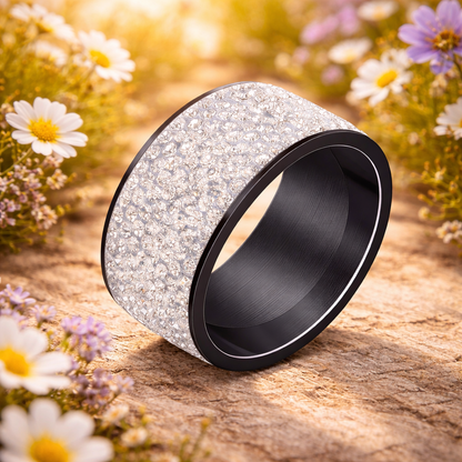 Crystal Glow Ring – Ren glans, tidløs styrke
