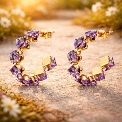 Øredobber med lilla detaljer – Glitrende eleganse i gull