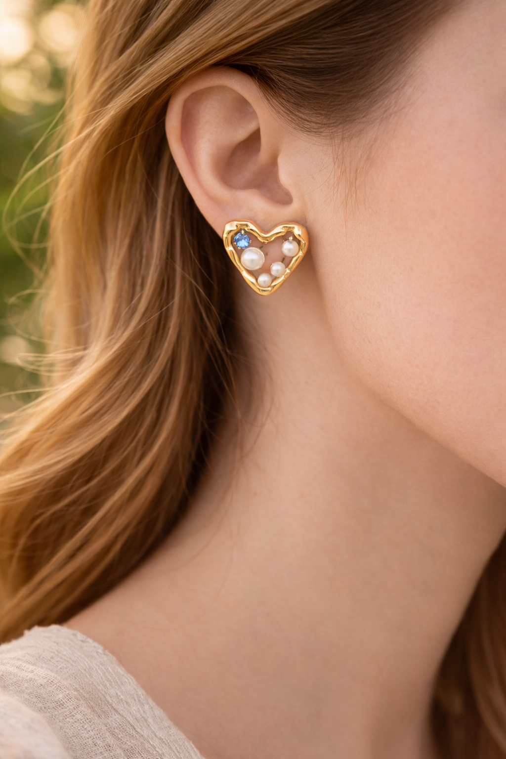 Hjerteøredobber med Perledetaljer – 18K Gullbelagt Stål