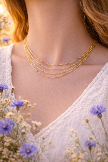 Halskjede i 18K gullbelagt stål – elegant og tidløst flertrådsdesign