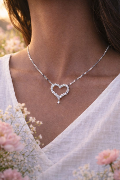 Glitrende hjertehalskjede – romantisk og elegant