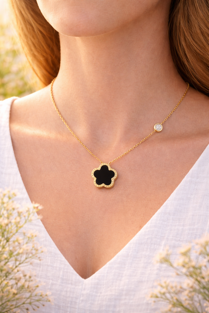 Blomsterhalskjede – moderne, elegant og tidløst 18K gullbelagt stål